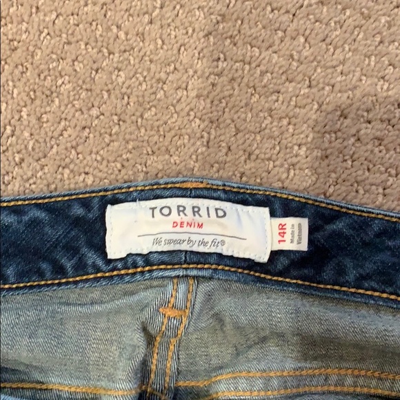 Torrid jeans with slight distressing size 14R - Picture 7 of 9